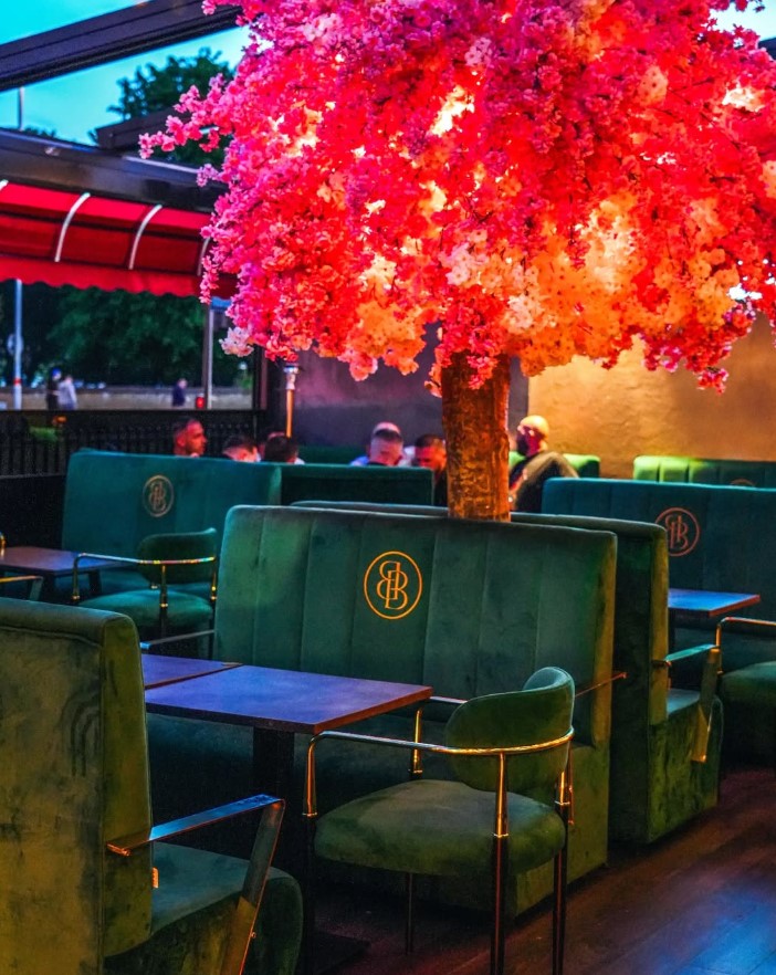 bada bing interior